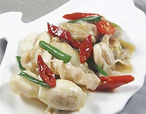 Món bong bóng cá được cho là món khoái khẩu của người Hà Nội mặc dù giá lên đến gần nửa triệu đồng/kg