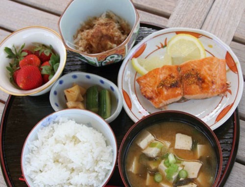 Bữa sáng của người Nhật đa dạng với nhiều món khác nhau