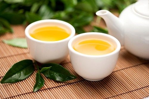 Uống trà xanh thường xuyên giúp mỡ bụng giảm đáng kể. Hình minh họa.