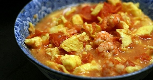 Cách làm tôm sốt trứng cà chua khiến cả nhà thích mê