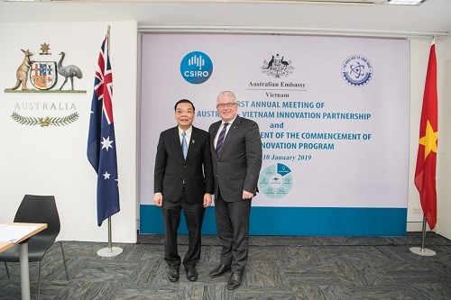 Ông Craig Chittick, Đại sứ Australia tại Việt Nam và ông Chu Ngọc Anh, Bộ trưởng Bộ Khoa học và Công nghệ tại sự kiện khởi động chương trình Aus4Innovative