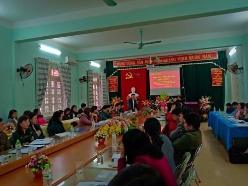 Thầy giáo Nguyễn Như Sơn - Hiệu trưởng THPT Đầm Hồng - triển khai nội dung công việc