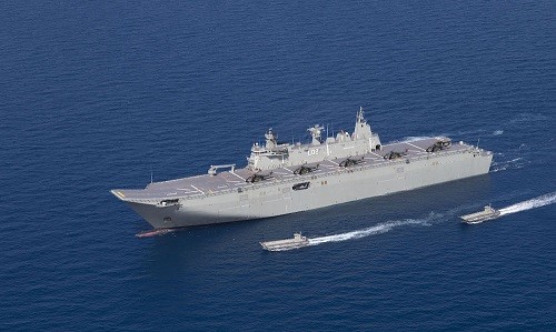 Tàu Hải quân Hoàng gia HMAS Canberra