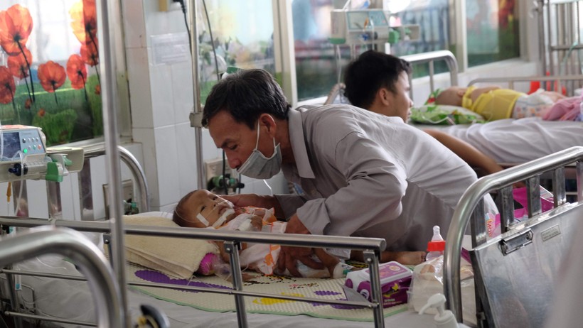 Bé gái 5 tuổi ở Bình Phước bị dập não do bình gas mini phát nổ