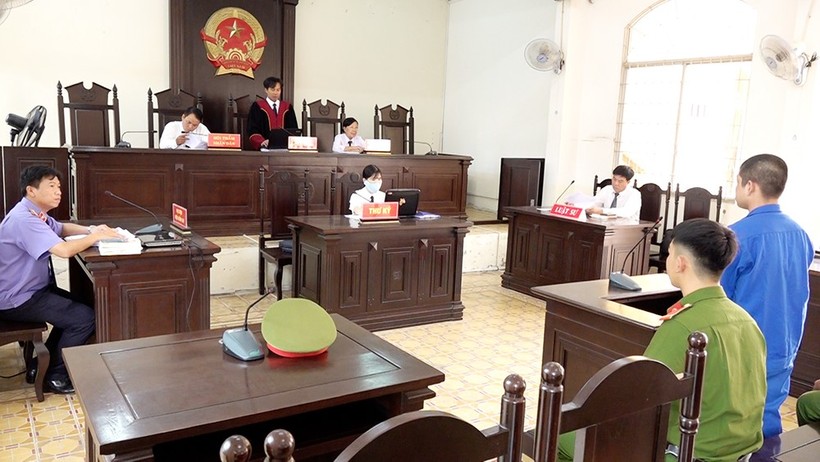 Hội đồng xét xử tuyên phạt Huỳnh Văn Tính 7 năm tù giam về tội "Trộm cắp tài sẳn" (ảnh: Tiến Tầm)