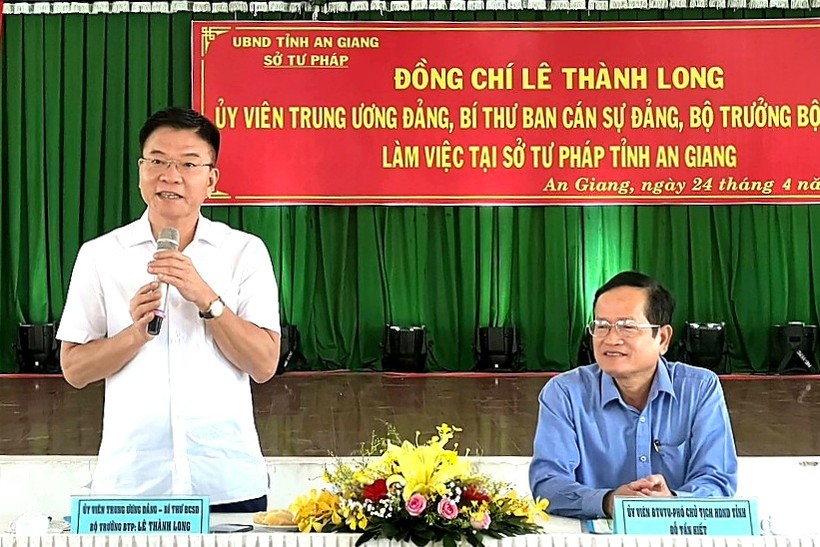 Bộ trưởng Bộ Tư pháp Lê Thành Long phát biểu tại buổi làm việc