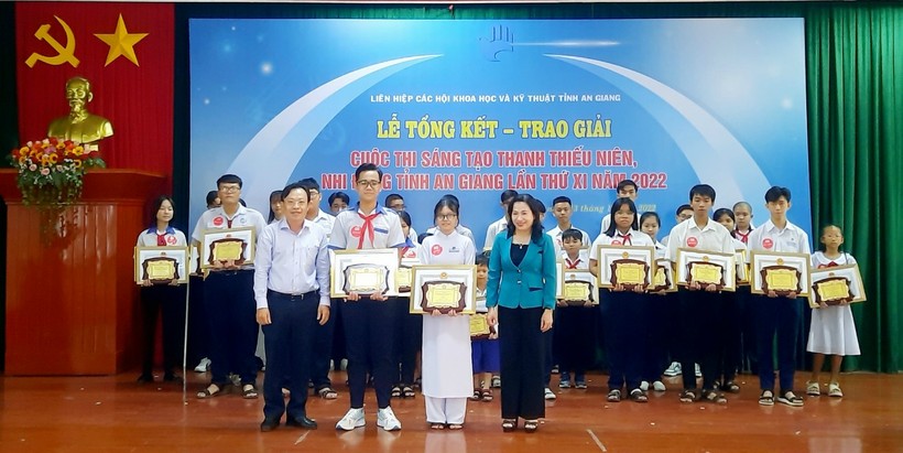 Lễ Tổng kết trao giải Cuộc thi Sáng tạo Thanh thiếu niên, nhi đồng tỉnh An Giang lần thứ XI năm 2022 (ảnh: Trọng Nhân)