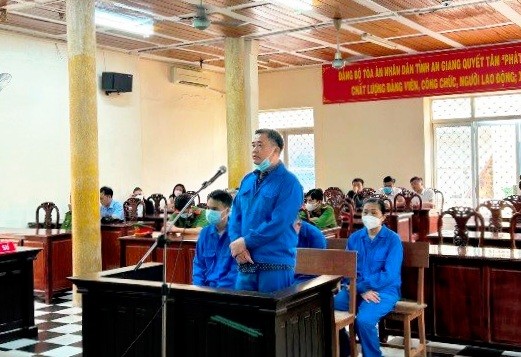 Xét xử án sơ thẩm nhóm đối tượng lừa chạy điều chuyển GĐ Công an tỉnh An Giang.