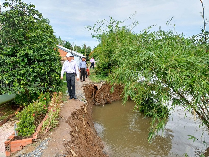 Các vụ sạt lở ở Vĩnh Long làm mất 2.806m bờ sông, kênh rạch.