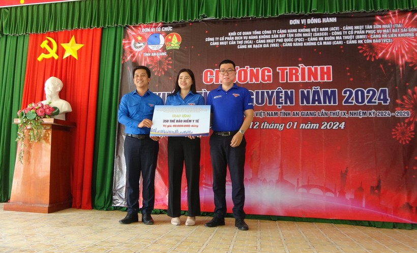 Chương trình Xuân tình nguyện đến với huyện miền núi Tri Tôn, tỉnh An Giang