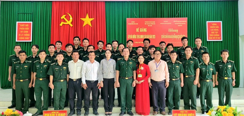 An Giang bế giảng lớp bồi dưỡng kỹ năng tiếng Khmer cơ bản cho CB,CD Bộ đội Biên phòng An Giang.