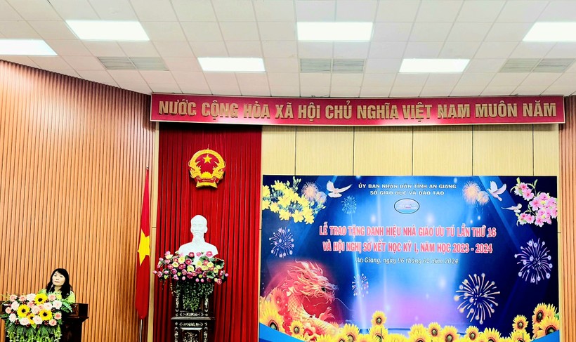 An Giang tổ chức Lễ trao danh hiệu Nhà giáo Ưu tú lần thứ 16.