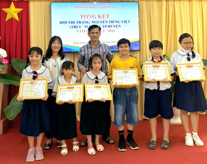 Ngành Giáo dục Thoại Sơn (An Giang) tổng kết trao thưởng Hội thi "Trạng Nguyên Tiếng Việt" cấp huyện năm 2023 - 2024.