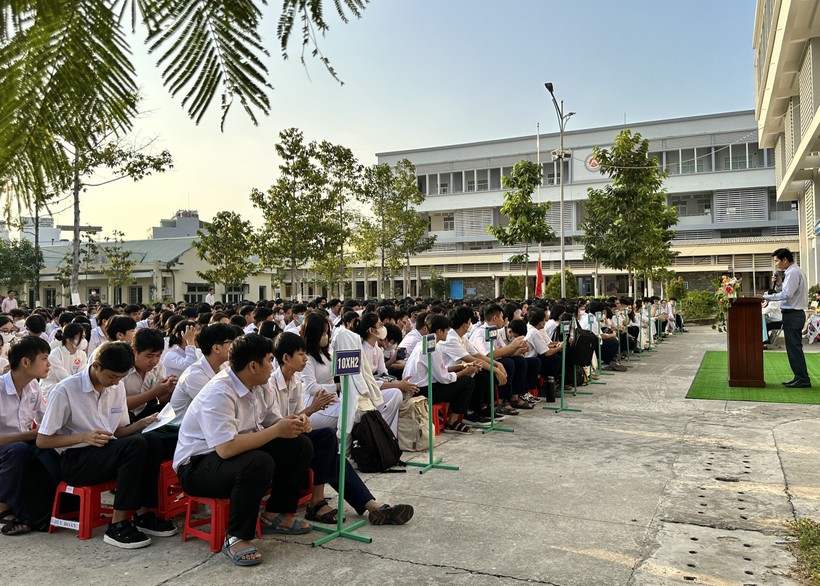 Học sinh Trung tâm GDTX An Giang tham dự buổi sinh hoạt.