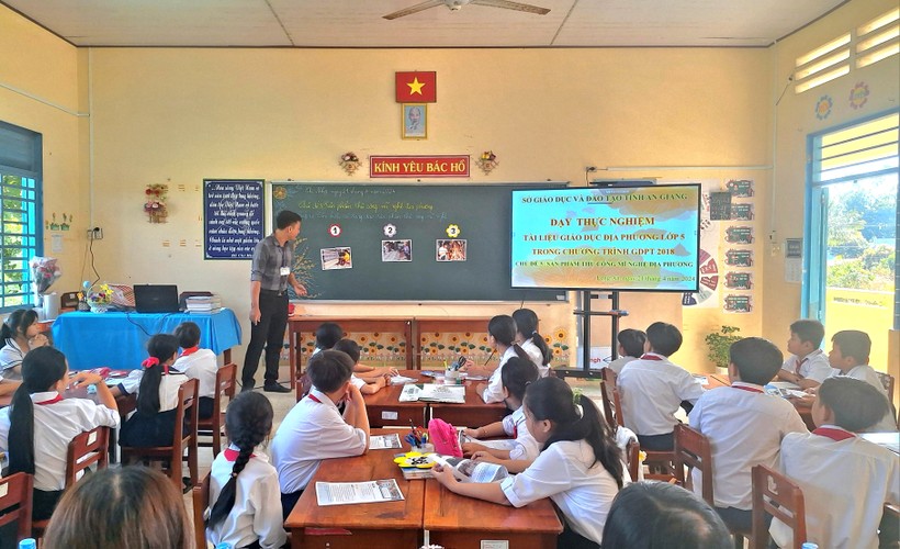 An Giang tổ chức dạy thực nghiệm Tài liệu giáo dục địa phương lớp 5. (Ảnh: Trọng Nhân)