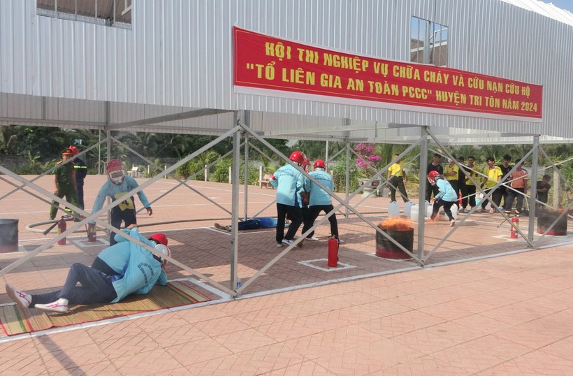 Huyện miền núi Tri Tôn (An Giang) tổ chức Hội thi nghiệp vụ chữa cháy và cứu nạn cứu hộ năm 2024.