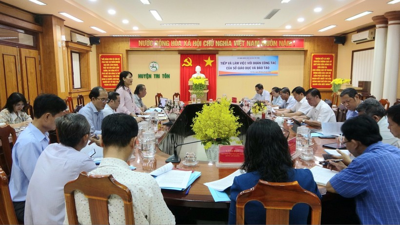 Sở GD&ĐT An Giang làm việc với huyện Tri Tôn về công tác phát triển giáo dục.