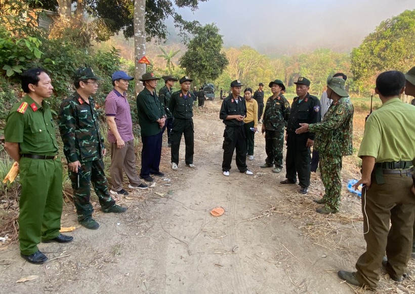Tri Tôn (An Giang) huy động lực lượng tiếp tục chữa cháy rừng trên núi Cô Tô.