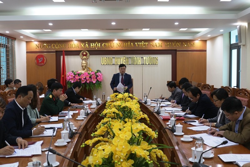 Ông Lê Nguyễn Thành Trung - Chủ tịch UBND huyện Vĩnh Tường thông báo phương án tổ chức cưỡng chế đối với hộ ông Nguyễn Văn Dần
