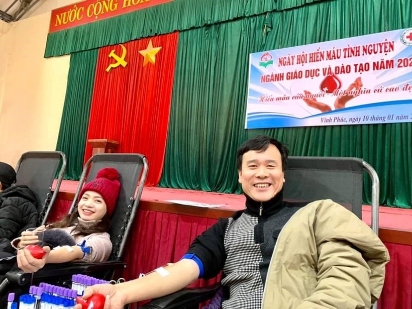 Niềm vui hiến máu tình nguyện của các thầy cô giáo tại Vĩnh Phúc. Ảnh: Nha Trang