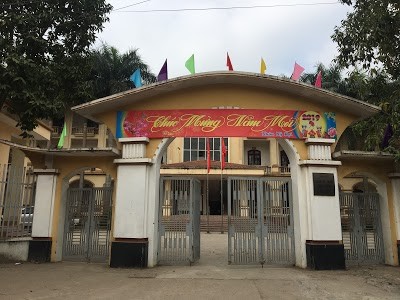 Cổng trụ sở UBND thị trấn Yên Lạc