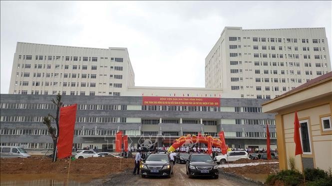 Bệnh viện Sản-Nhi tỉnh Vĩnh Phúc (cơ sở mới) có địa chỉ tại xã Đồng Văn, huyện Yên Lạc và xã Hợp Thịnh, huyện Tam Dương.