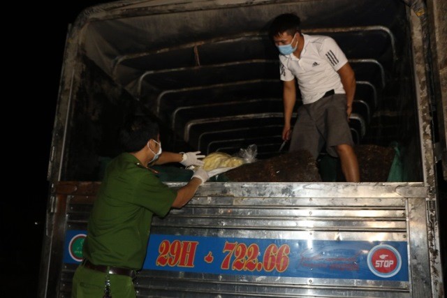 Công an tỉnh Vĩnh Phúc bắt giữ hơn 3,2 tấn sản phẩm động vật đang trong quá trình phân hủy. Ảnh: Kim Hiền