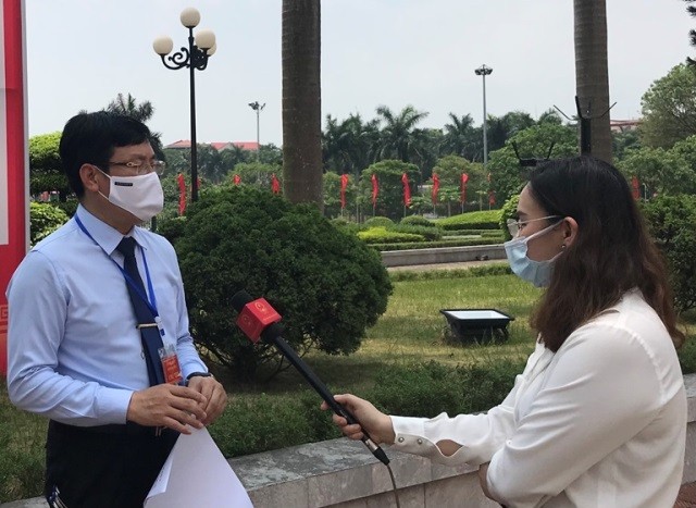 Chủ tịch UBND tỉnh Vĩnh Phúc Lê Duy Thành trả lời phỏng vấn báo chí