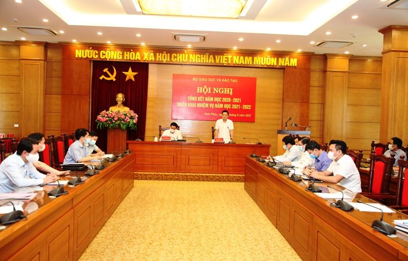 Phó Chủ tịch UBND tỉnh Vĩnh Phúc Vũ Việt Văn phát biểu tại hội nghị 
