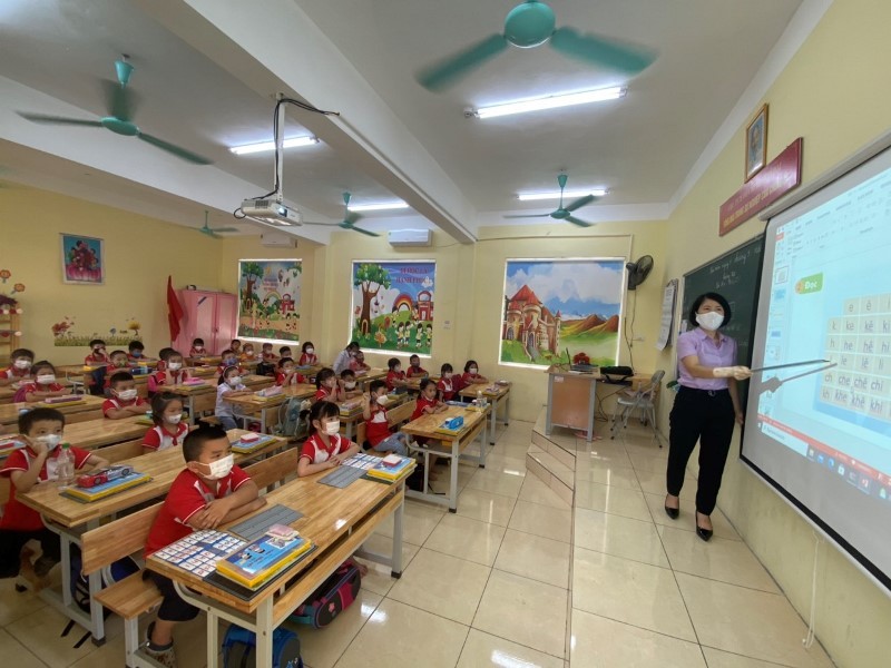 Cô và trò Trường Tiểu học Hương Sơn đang tận dụng tối đa khoảng "thời gian vàng"