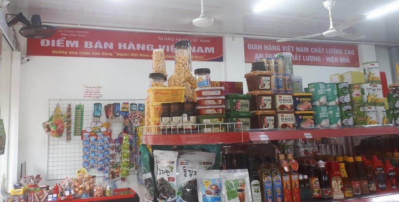 Hàng Việt được bày bán tại điểm bán hàng cố định do Trung tâm Phát triển Công Thương Vĩnh Phúc tổ chức