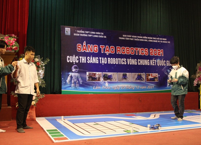 Học sinh Trường THPT Long Châu Sa (Phú Thọ) tham dự cuộc thi.