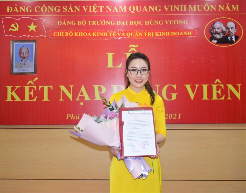 Đặng Thị Thu Hiền là 1 trong 109 sinh viên và nghiên cứu sinh  được nhận giải thưởng Sao tháng Giêng.