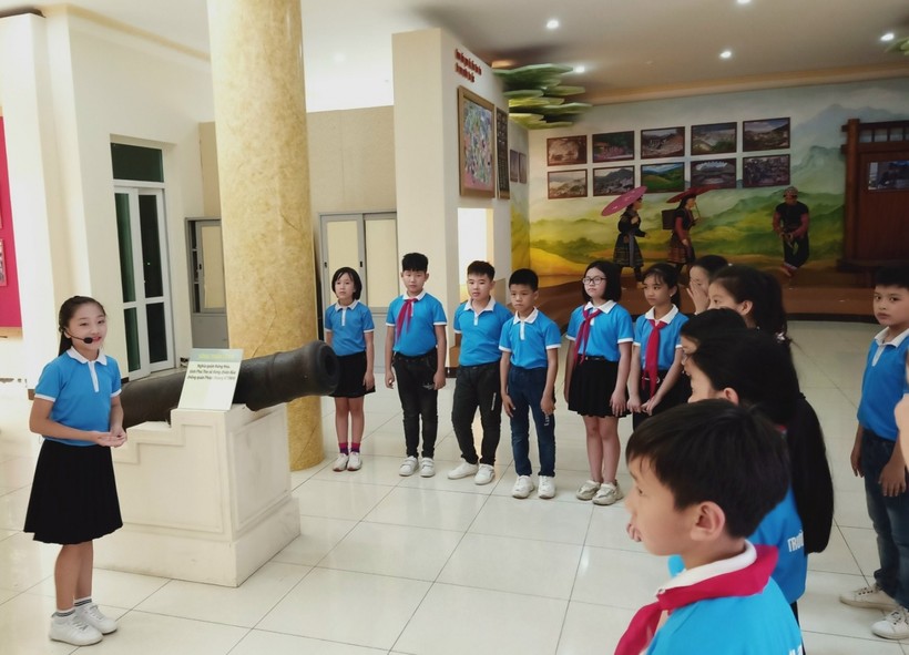 Hoạt động ngoại khóa của học sinh Trường TH Đinh Tiên Hoàng (Việt Trì, Phú Thọ).