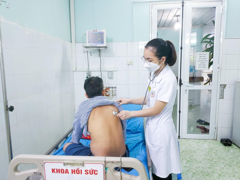 Bệnh nhân V. được chẩn đoạn ngộ độc sau khi hút thuốc lá điện tử. Ảnh: BVĐK Tuyên Quang 