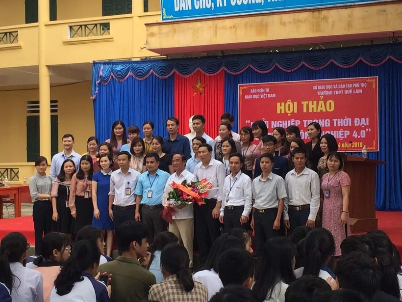 Một buổi tư vấn hướng nghiệp của GS Nguyễn Lân Dũng tại trường THPT Quế Lâm (Đoan Hùng)