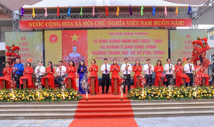 Bí thư Tỉnh ủy Vĩnh Phúc dự lễ khai giảng năm học mới và khánh thành Trường THCS Vĩnh Tường