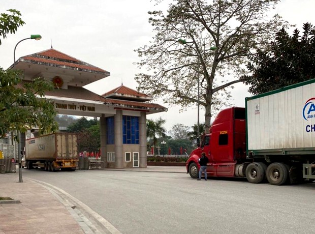 Xe chở nông sản xuất khẩu qua Cửa khẩu quốc tế Thanh Thủy (Hà Giang). Ảnh: Thế Học 
