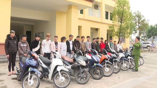 Nhóm đối tượng chặn đánh thanh niên đi xe máy biển số Vĩnh Phúc. Ảnh: Công an tỉnh Phú Thọ