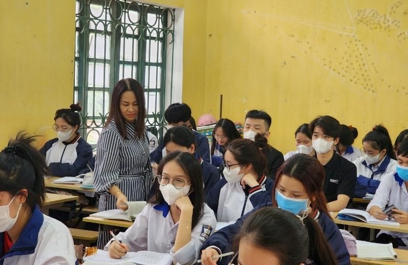 Cô và trò Trường THPT Nguyễn Thái Học trong giờ ôn tập Ngữ văn