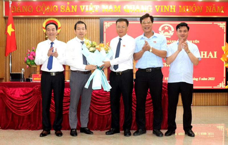 Tại Kỳ họp thứ 12, HĐND TP Vĩnh Yên đã bầu ông Hoàng Đình Thuật giữ chức Phó Chủ tịch UBND TP.
