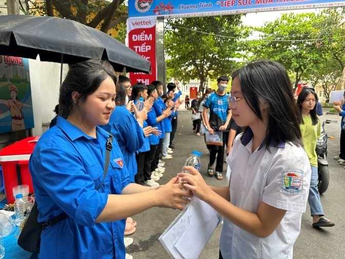 Thí sinh hoàn thành bài thi tại hội đồng thi Trường THPT Việt Trì