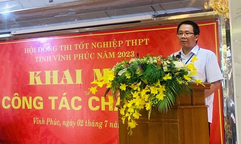 Ông Trịnh Văn Mừng - Trưởng phòng Khảo thí và QLCLGD, SỞ GD&ĐT Vĩnh Phúc báo cáo công tác chuẩn bị chấm thi.