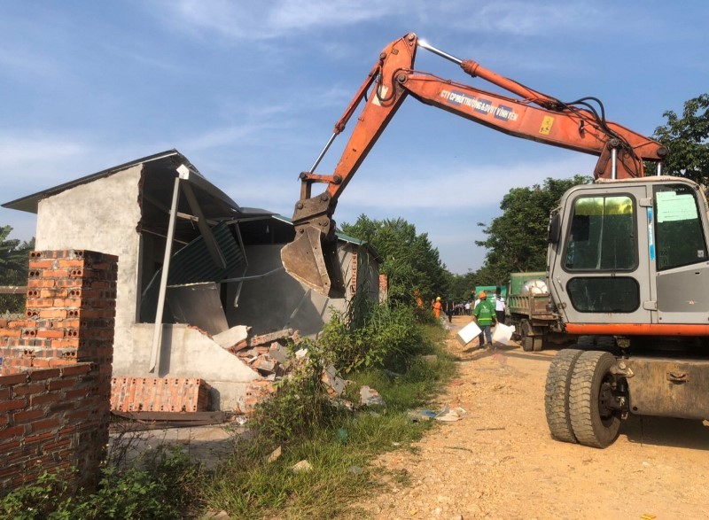 Hàng loạt công trình vi phạm trên địa bàn phường Khai Quang, Vĩnh Yên bị cưỡng chế phá dỡ.