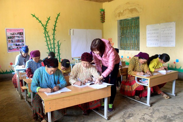 Nhiều lớp xóa mù chữ được mở tại khắp các thôn, bản của tỉnh Hà Giang. Ảnh: My Ly