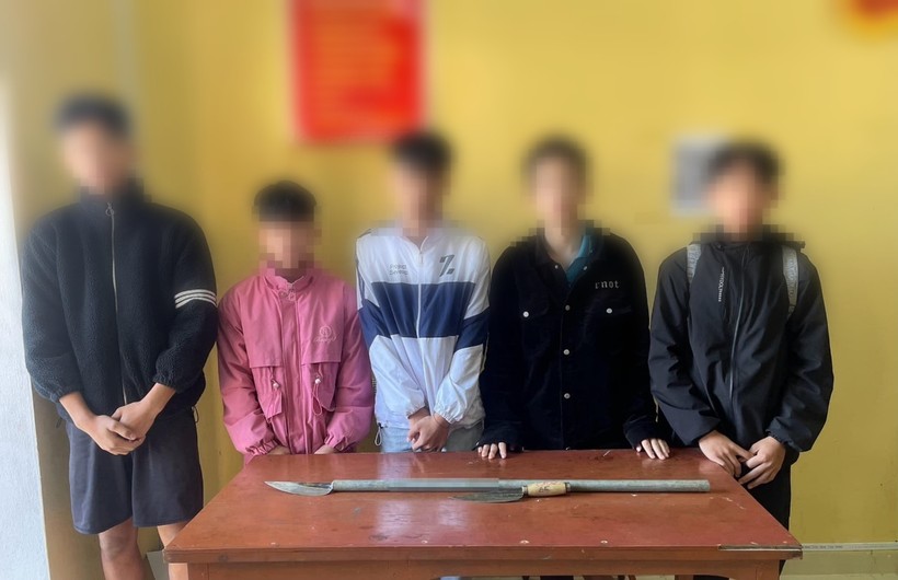 Nhóm thiếu niên cùng hung khí. Ảnh: Công an tỉnh Tuyên Quang