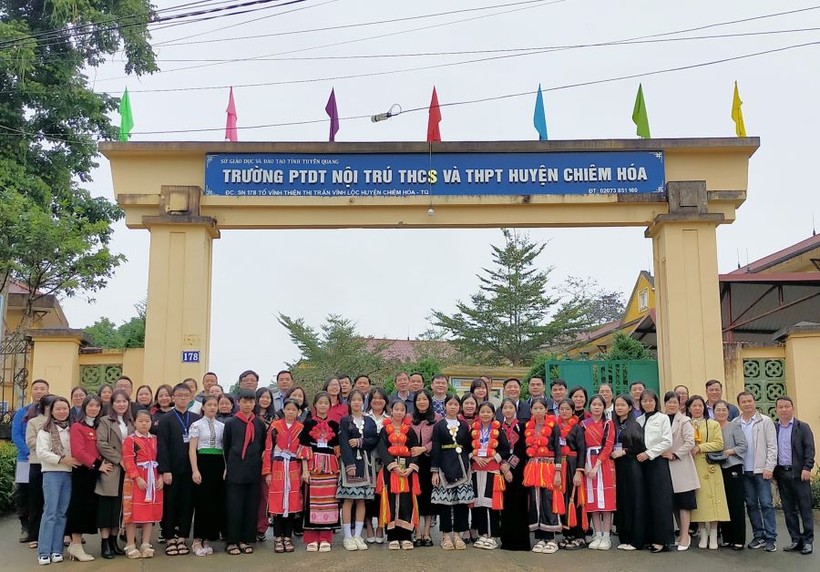 Mang 'Xuân ấm áp' đến với giáo viên và học sinh khó khăn tỉnh Tuyên Quang