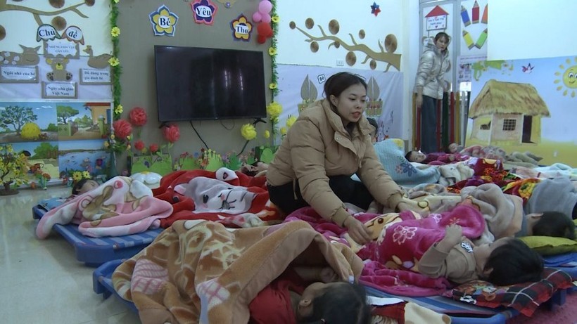 Giữ ấm, đảm bảo sức khỏe cho trẻ trong những ngày rét đậm được tỉnh Tuyên Quang quan tâm.