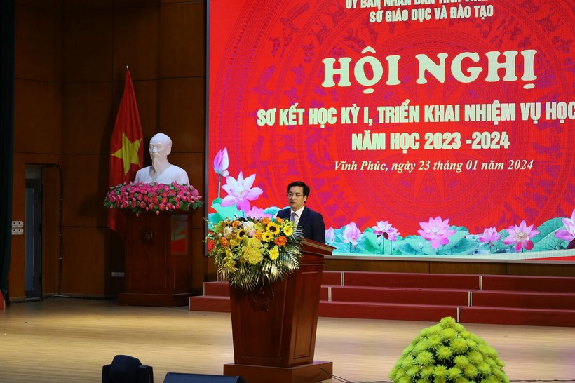 Giám đốc Sở GD&ĐT Vĩnh Phúc Nguyễn Văn Huyến phát biểu tại hội nghị.