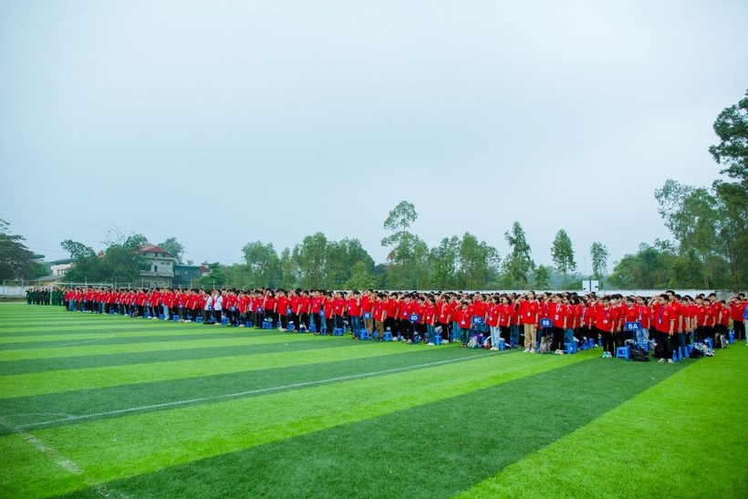 Hơn 700 em HS trường THCS Hùng Vương tham gia hoạt động ngoại khóa với chủ đề “Sáng mãi niềm tin” tại trường Cao đẳng Công nghiệp quốc phòng.